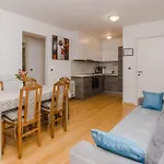 公寓 2 Bedroom Gorgeous Apartment In Petrcane